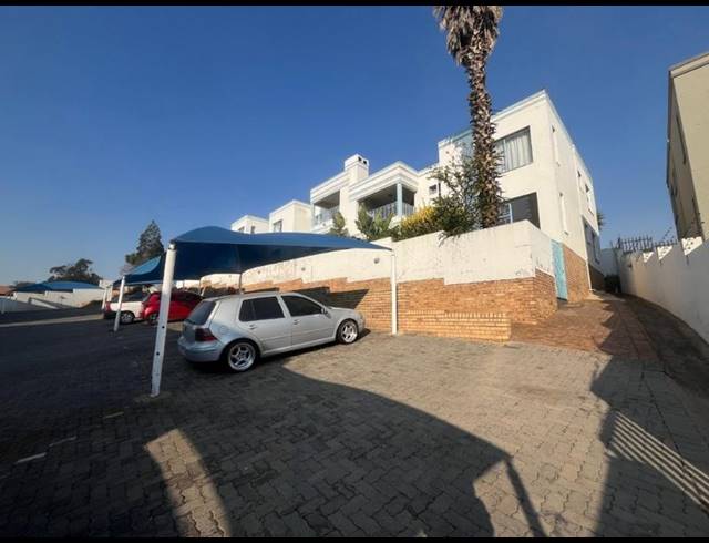 3 BEDROOM TOWNHOUSE FOR SALE IN ELANDSHAVEN